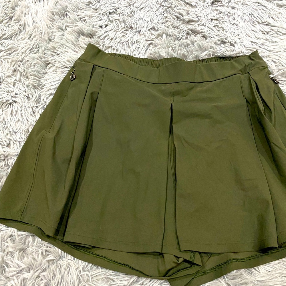 Lululemon skort with pockets
